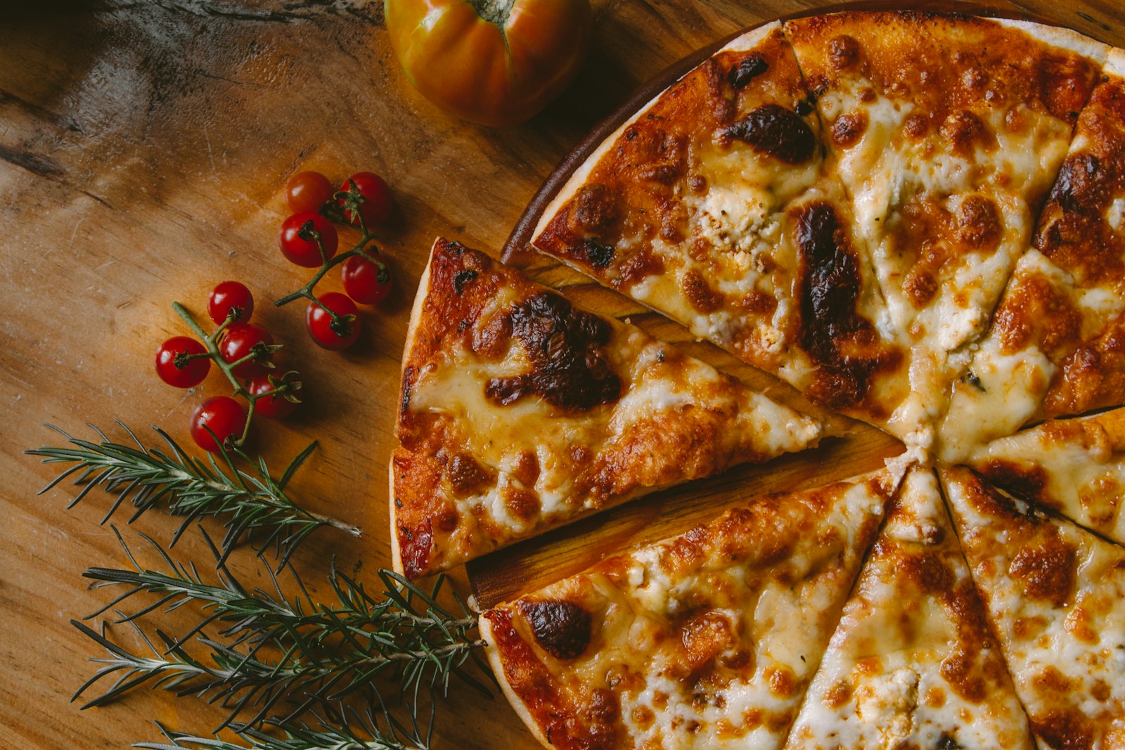 Pizzeria : créer votre vitrine web et comptoir pizza en ligne